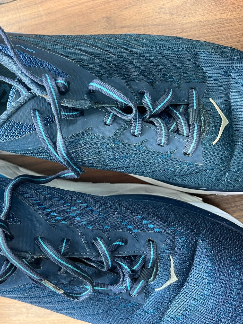 Mizuno Men's Dark Blue Running Sneakers with Teal Accents